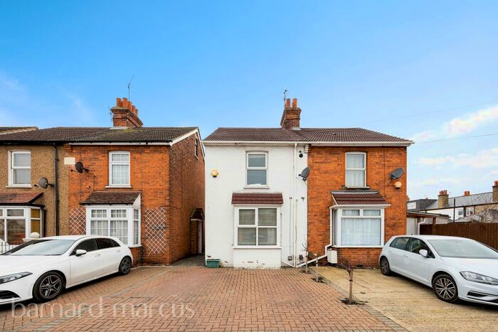 2 Bedroom House To Rent In Lower Court Road, Epsom, KT19
