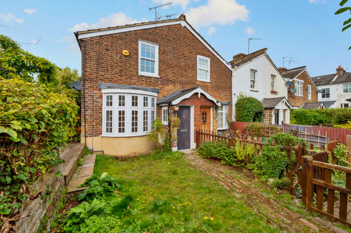 2 Bedroom Semi-Detached House To Rent In St. Leonard's Square, Surbiton, KT6