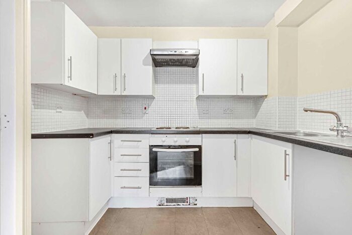 2 Bedroom Flat For Sale In Newcombe Gardens, Hounslow, TW4