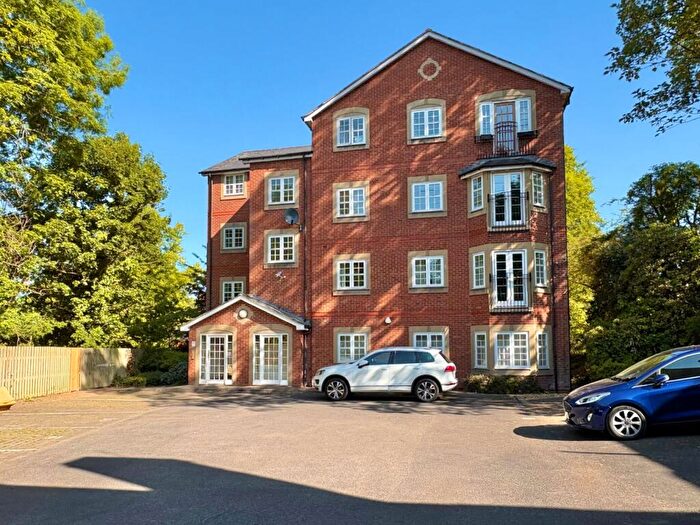 2 Bedroom Flat To Rent In Shire Oak Road, Headingley, Leeds, LS6