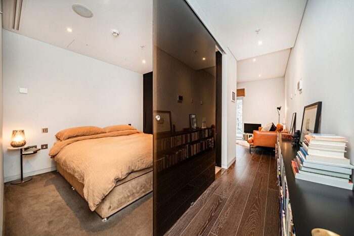 1 Bedroom Flat For Sale In Marconi House, West End, WC2R