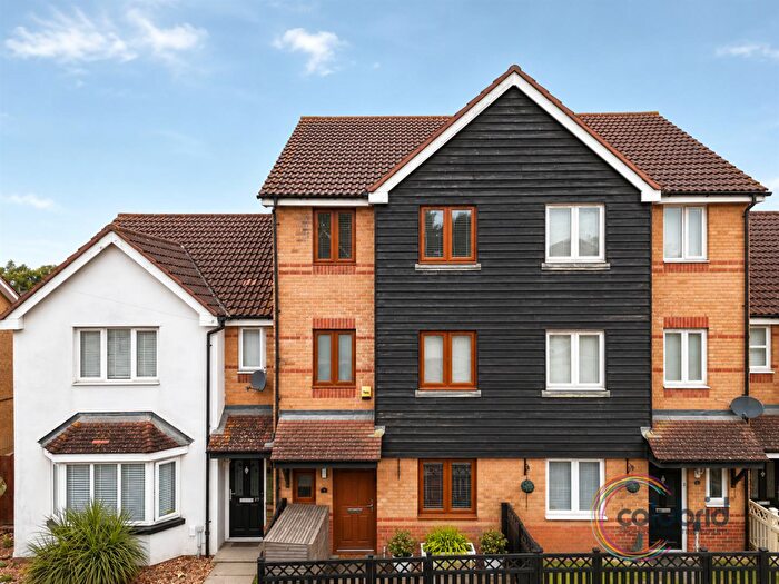 4 Bedroom Terraced House For Sale In Victoria Road, Stanford-Le-Hope, SS17