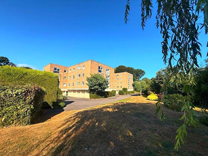 2 Bedroom Flat For Sale In Kimberley Road, Poole, BH14