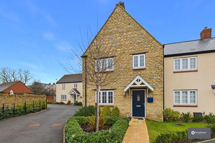 3 Bedroom Semi-Detached House For Sale In Catch Yard Road, Silverstone, NN12