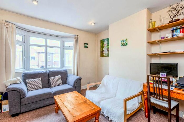2 Bedroom Flat To Rent In High Street Colliers Wood, Colliers Wood, London, SW19