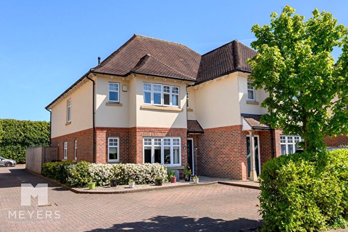 3 Bedroom Semi-Detached House For Sale In Broadshard Lane, Ringwood, BH24
