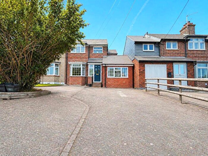 4 Bedroom Semi-Detached House For Sale In Molrams Lane, Great Baddow, Chelmsford, CM2