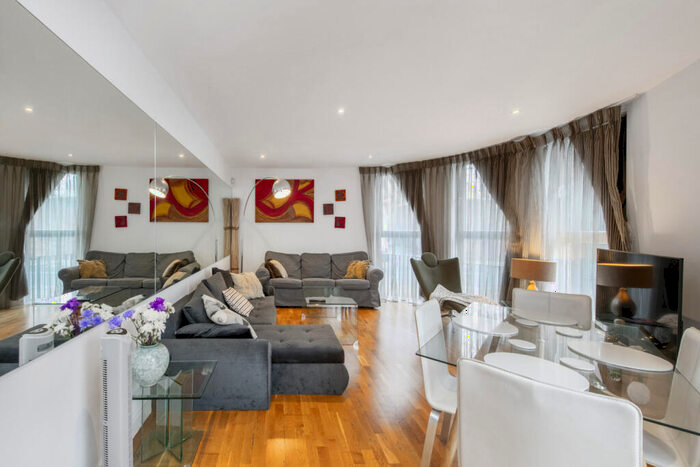 2 Bedroom Flat To Rent In Island Apartments, Basire Street, N1