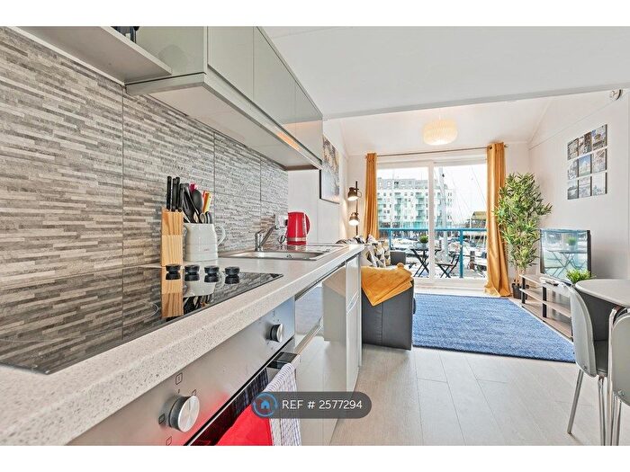 1 Bedroom Maisonette To Rent In Western Concourse, Brighton, BN2