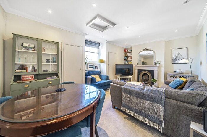 2 Bedroom Flat To Rent In Balham Hill, Balham, London, SW12