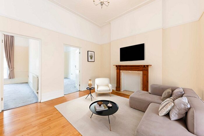 2 Bedroom Flat For Sale In St Floor, Holland Road, London, W14