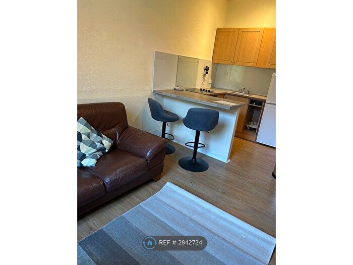 2 Bedroom Flat To Rent In Milton Street, Edinburgh, EH8