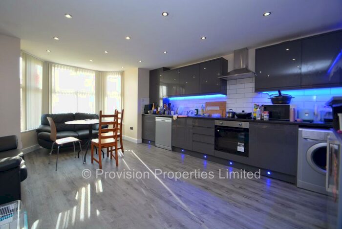 4 Bedroom Flat To Rent In Cliff Road, Hyde Park, Leeds, LS6