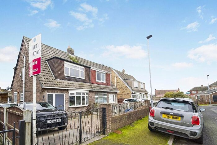 3 Bedroom Semi Detached House For Sale In Clayton Drive, Thurnscoe, Rotherham, S63