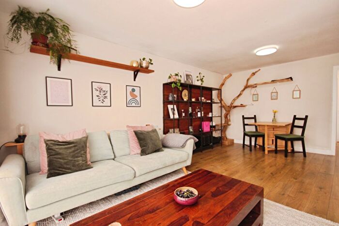 2 Bedroom Bungalow For Sale In Woodloes Avenue South, Woodloes Park, Warwick, Warwickshire, CV34