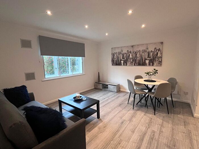 1 Bedroom Flat To Rent In Hanworth Road, Hounslow, TW3