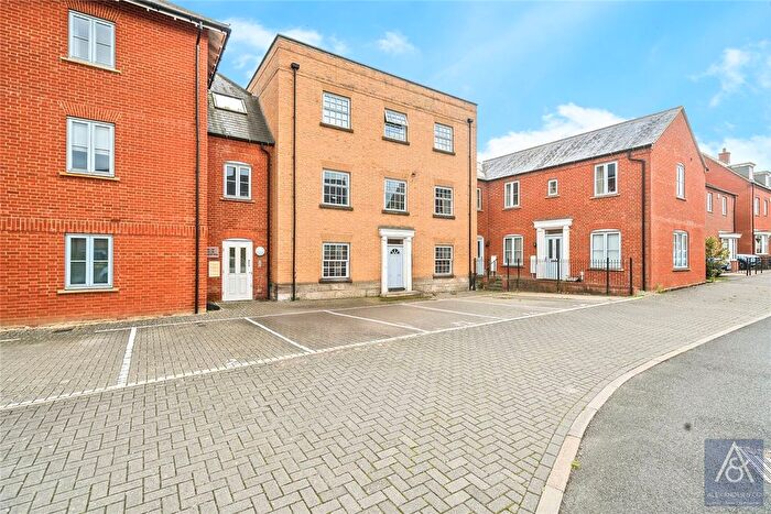 2 Bedroom Flat For Sale In Needlepin Way, Buckingham, Buckinghamshire, MK18