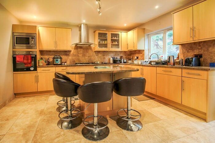 3 Bedroom Detached House To Rent In Parry Close, Stoneleigh, KT17