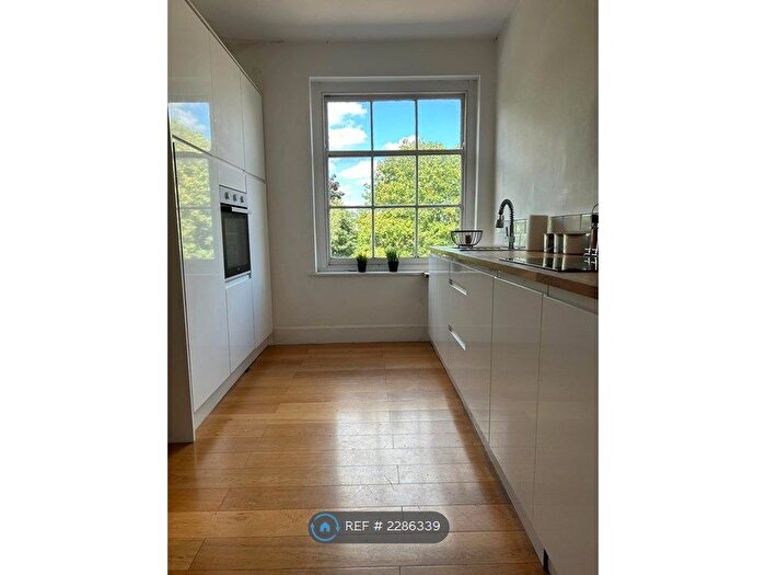 2 Bedroom Flat To Rent In Pelham Road, Grimsby, DN34