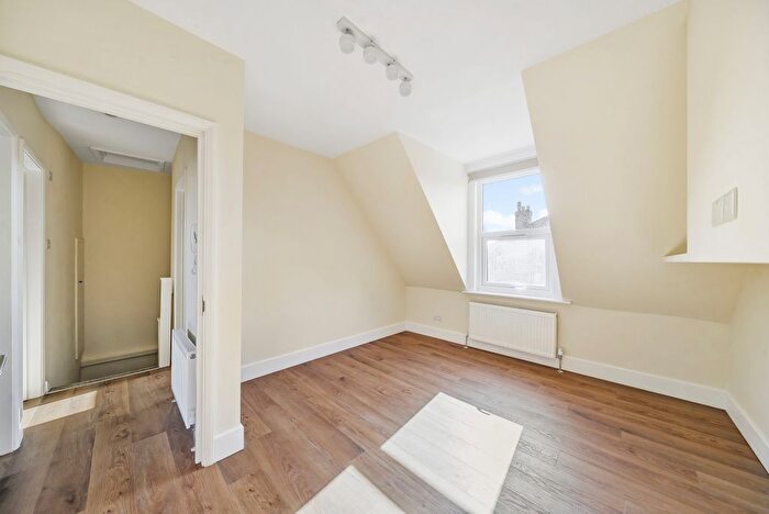 2 Bedroom Flat To Rent In The Broadway, London, N8