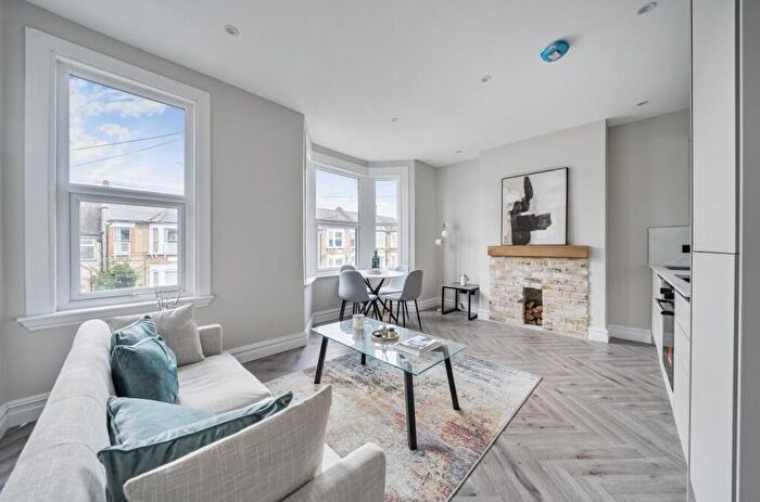 2 Bedroom Flat For Sale In Farley Road, London, SE6