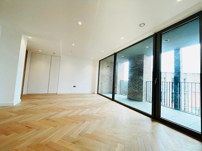 3 Bedroom Flat To Rent In Josephine House, Oberman Road, Dollis Hill, NW10