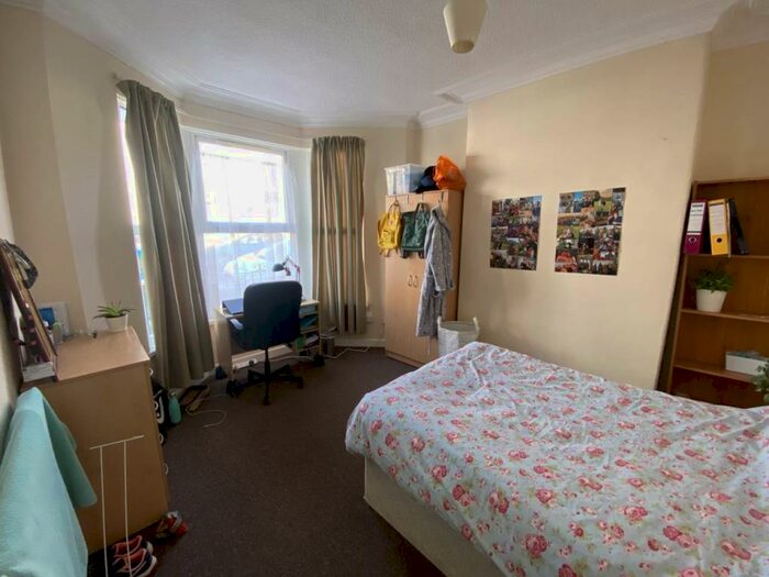 5 Bedroom House To Rent In Malefant Street, Cathays, Cardiff, CF24