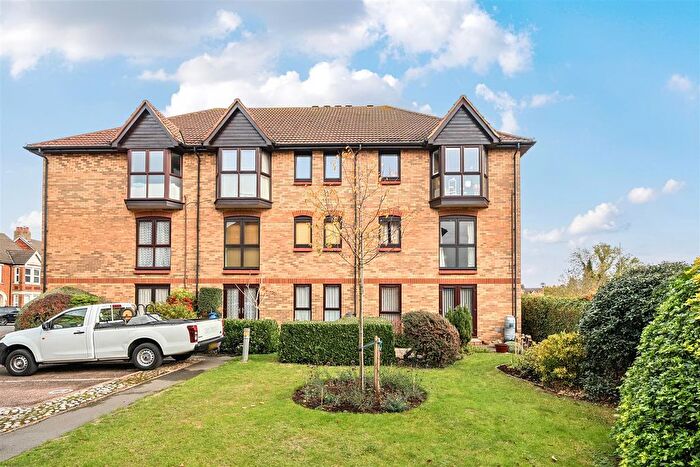 2 Bedroom Flat For Sale In Merton Road, Bedford, MK40