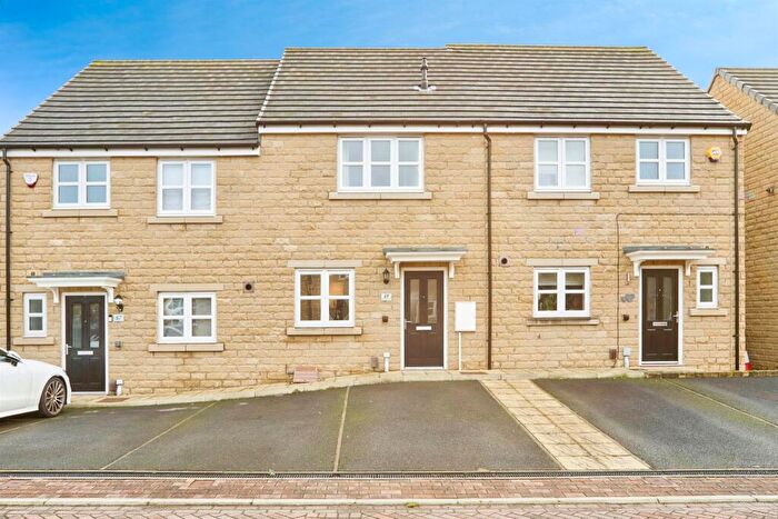 2 Bedroom Town House For Sale In Brompton Drive, Bradford, BD10