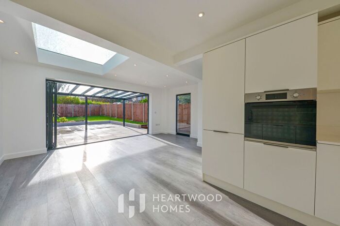 4 Bedroom Semi-Detached House For Sale In Briar Road, St. Albans, AL4