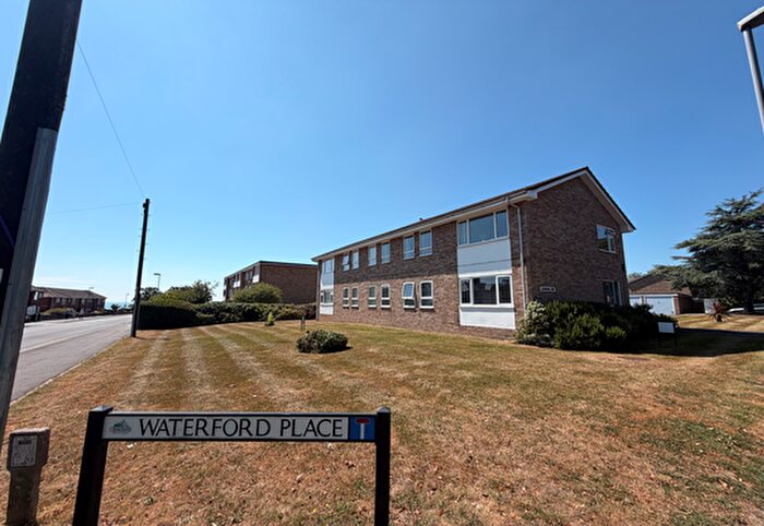 2 Bedroom Flat To Rent In Waterford Place, Christchurch, BH23