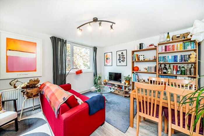 1 Bedroom Flat For Sale In Hanson Close, Balham, SW12
