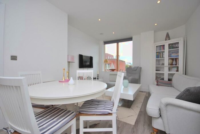 1 Bedroom Flat To Rent In Elmfield Road Bromley, BR1