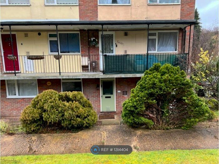 2 Bedroom Flat To Rent In Russell Court, Chesham, HP5