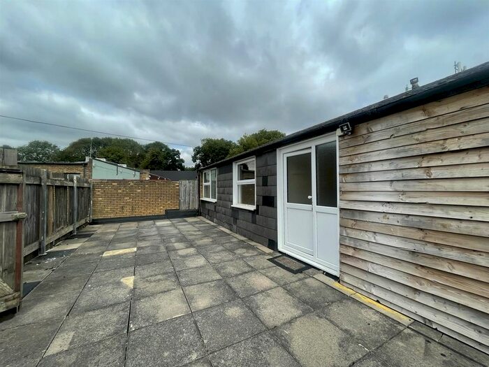 3 Bedroom Flat To Rent In Upper Street South, New Ash Green, Longfield, DA3