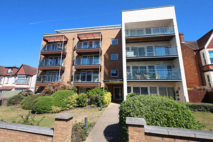 2 Bedroom Apartment For Sale In Southchurch Road, Southend-on-sea, SS1