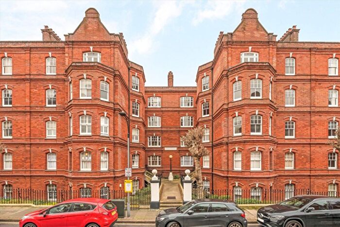 3 Bedroom Flat To Rent In Queen's Club Gardens, West Kensington, W14