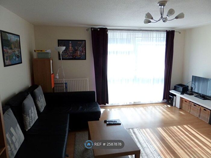 2 Bedroom Flat To Rent In Bourne Court, Purley, CR8