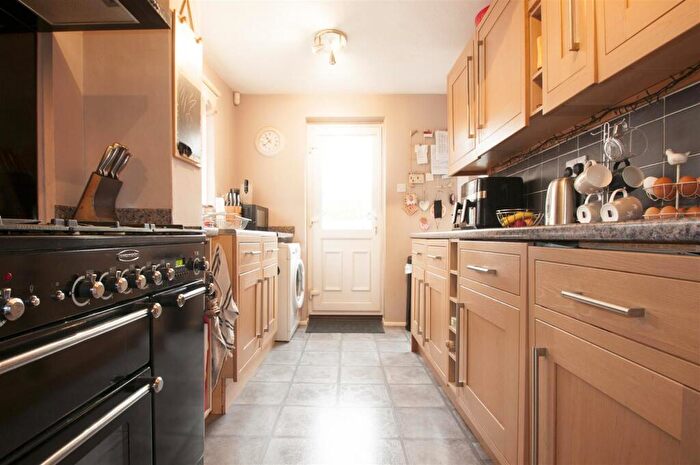 3 Bedroom Semi-Detached House For Sale In Alderbury Road, Slough, SL3