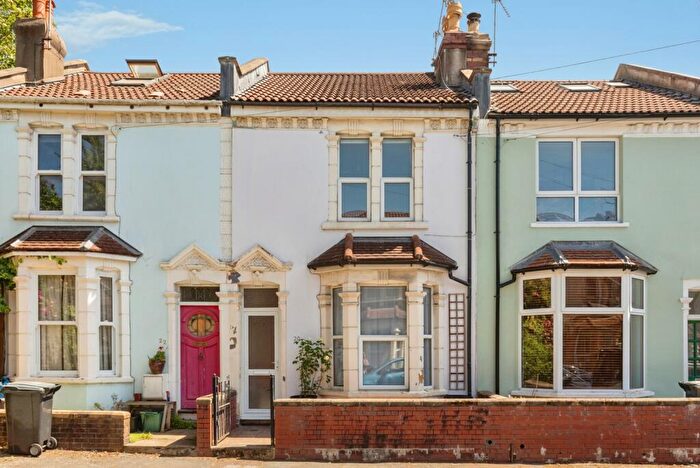 3 Bedroom Terraced House For Sale In Lancaster Road, Bristol, BS2