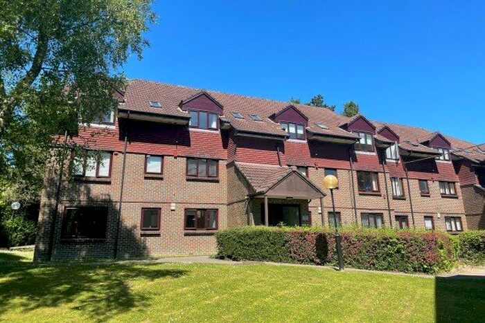 2 Bedroom Flat To Rent In Jardine Court, Crowborough, TN6