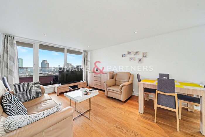 2 Bedroom Flat To Rent In Mallard Point, Bow, E3