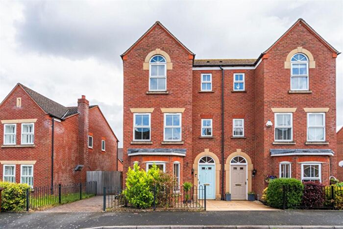 4 Bedroom Semi-Detached House To Rent In Three Acres Lane, Shirley, Solihull, B90