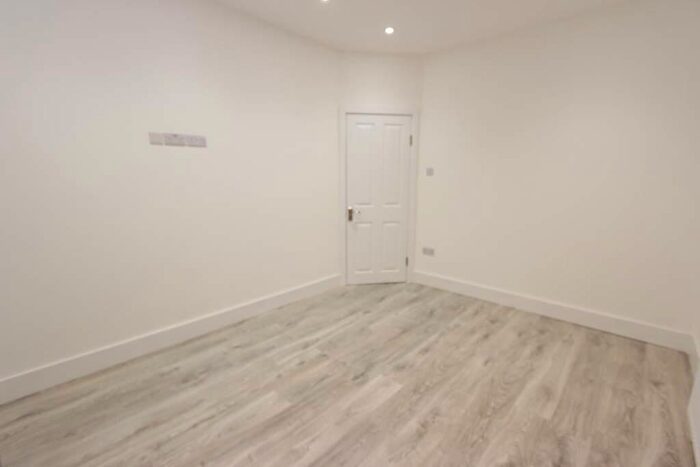 2 Bedroom Apartment To Rent In Langham Road, London, N15