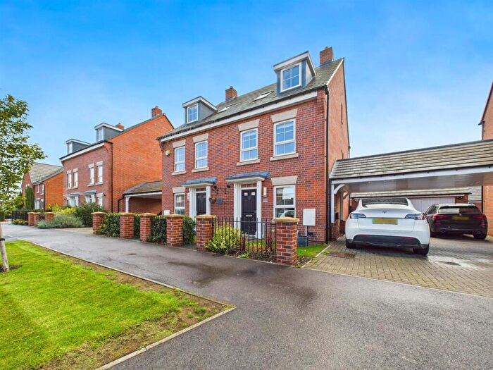 3 Bedroom Town House For Sale In Armstrongs Fields, Kingsbrook, Aylesbury, HP22
