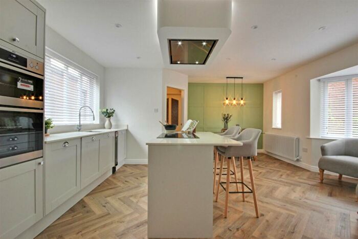 4 Bedroom House To Rent In Hogg Lane, Kirk Ella, HU10