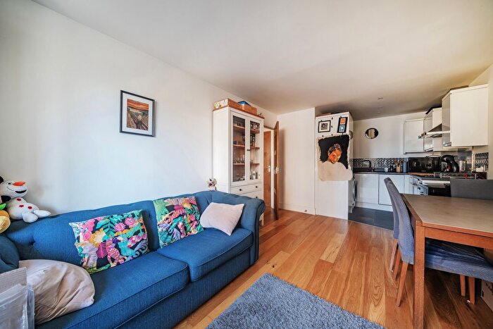 1 Bedroom Flat For Sale In Peckham Grove, London, SE15