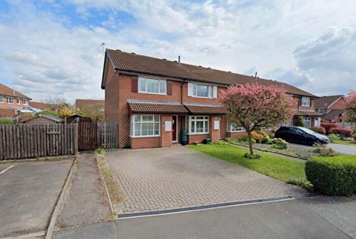 2 Bedroom End Of Terrace House To Rent In Addlestone, Surrey, KT15