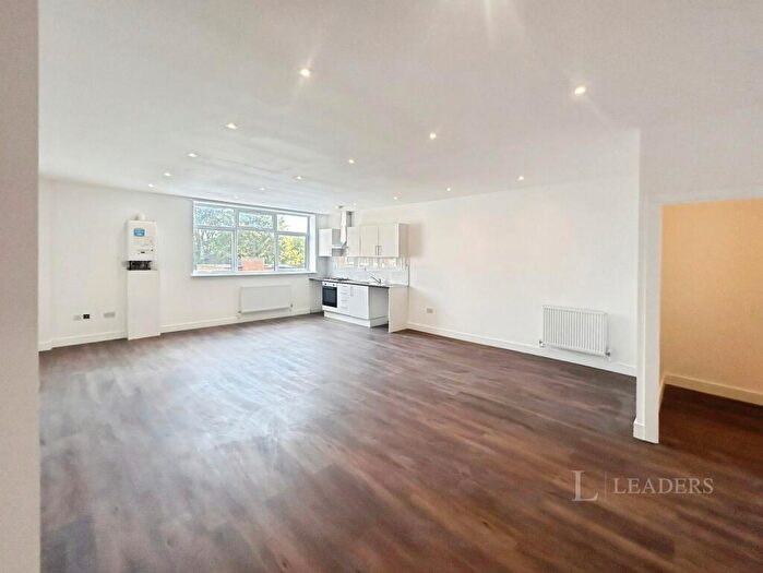 House To Rent In High Street, Sittingbourne, Kent, ME10