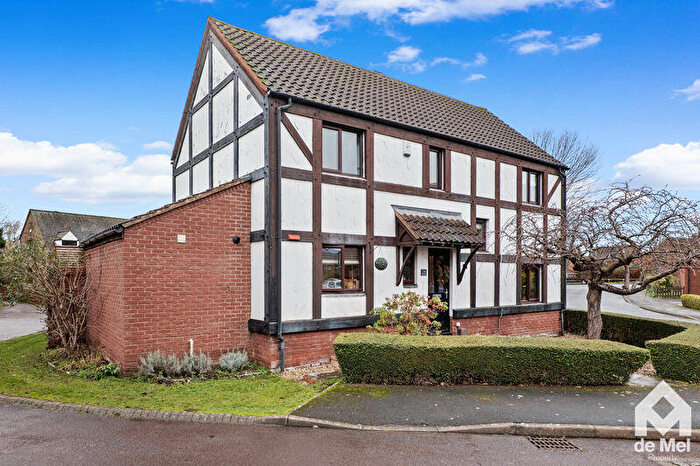 4 Bedroom Detached House For Sale In Huxley Way, Bishops Cleeve, Cheltenham, Gloucestershire, GL52